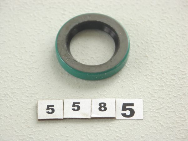 5585 Clutch Hub Oil Seal